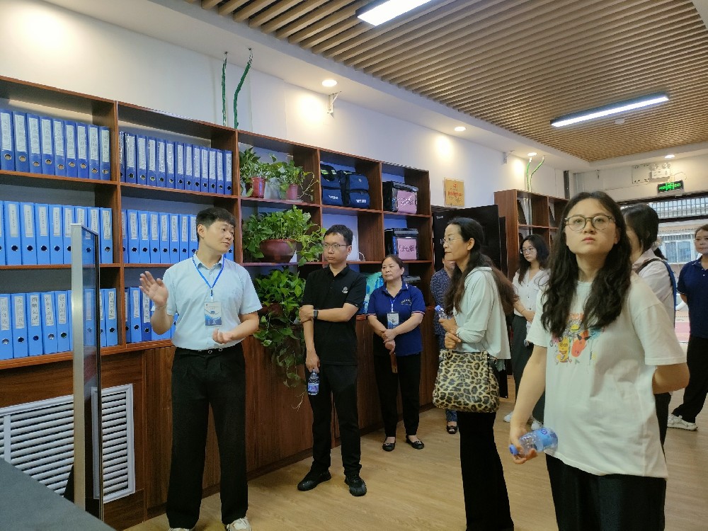 河南省發(fā)展改革委與寧夏發(fā)展改革委聯(lián)合調(diào)研鄭州陽(yáng)光家政公司家政進(jìn)社區(qū)情況
